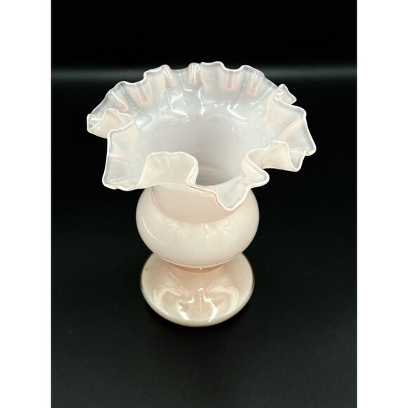 Vintage Fenton Peach Pink Art Glass Ruffle Vase - Cottagecore Vase - Picture 5 of 12